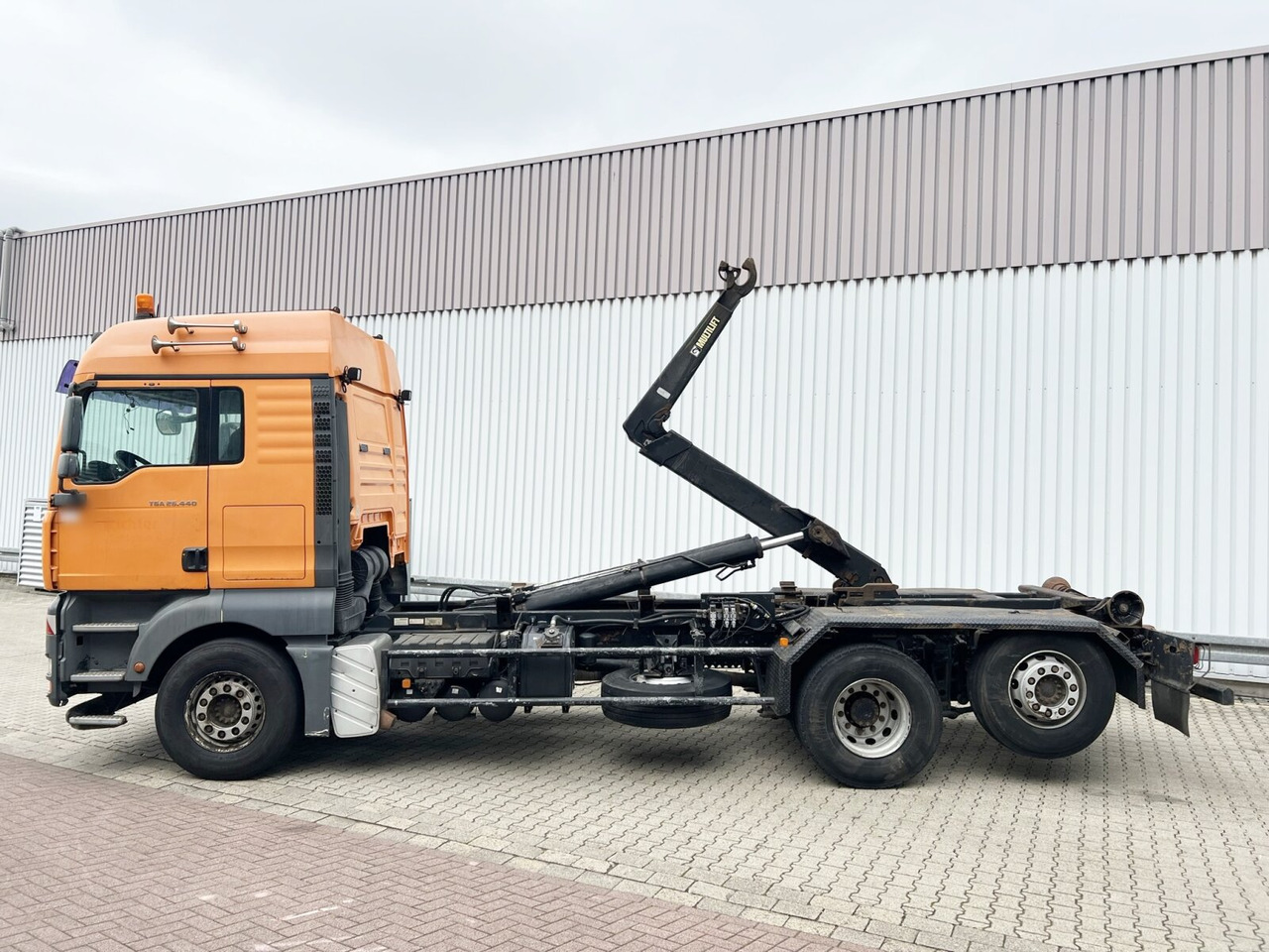 Interior photo 2: Hook lift truck MAN TGA 26.440 6X2-2 BL TGA 26.440 6X2-2 BL, Liftachse