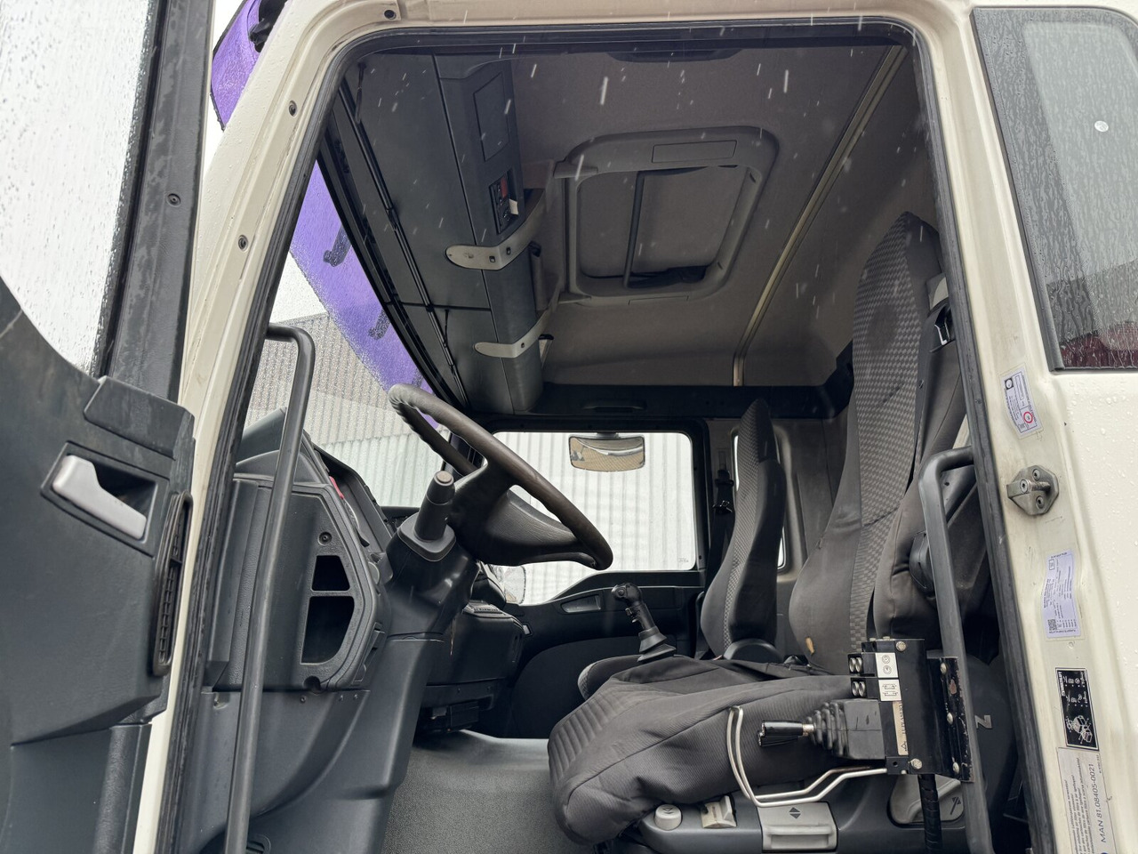 MAN TGA 33.350 6X4 BB TGA 33.350 6X4 BB mit Kran Hiab 166 E-3 HiDuo, Funk - Hook lift truck, Crane truck: picture 5 MAN TGA 33.350 6X4 BB TGA 33.350 6X4 BB mit Kran Hiab 166 E-3 HiDuo, Funk - Hook lift truck, Crane truck: picture 5