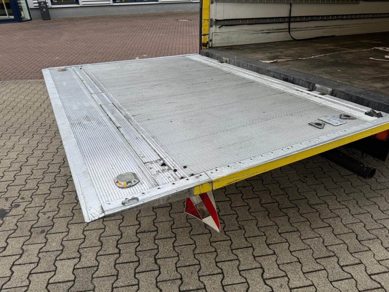 MAN TGL 8.150 4x2 BB TGL 8.150 4x2 BB mit LBW BÄR - Box truck: picture 2 MAN TGL 8.150 4x2 BB TGL 8.150 4x2 BB mit LBW BÄR - Box truck: picture 2