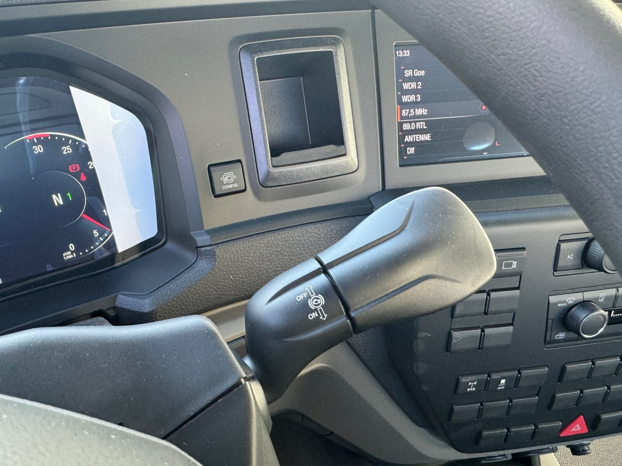 MAN TGL 8.190 4x2 BB CH TGL 8.190 4x2 BB CH, Nebenantrieb, 2x VORHANDEN - Cab chassis truck: picture 5 MAN TGL 8.190 4x2 BB CH TGL 8.190 4x2 BB CH, Nebenantrieb, 2x VORHANDEN - Cab chassis truck: picture 5