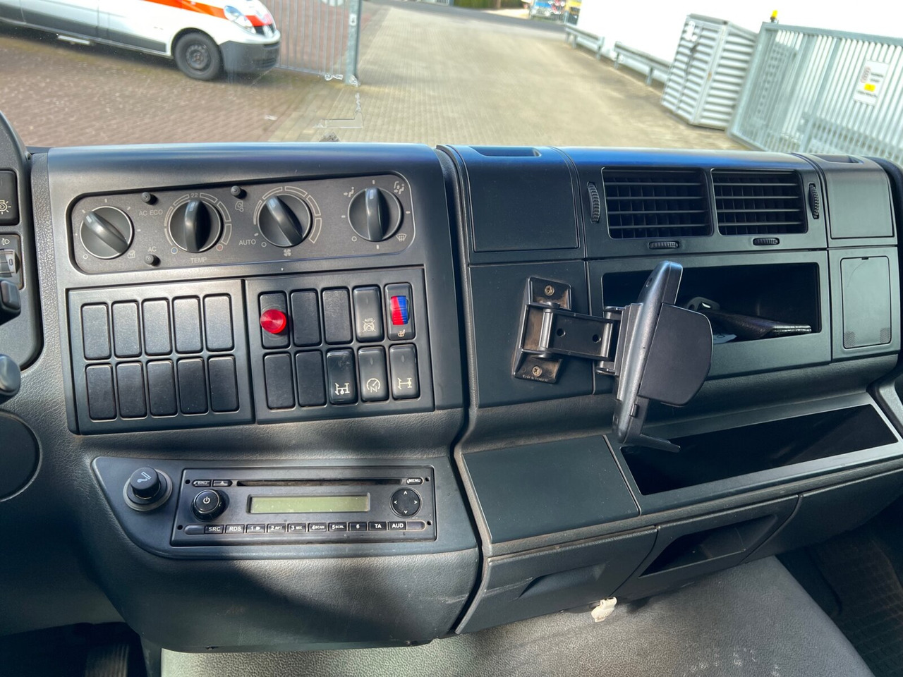 Crane truck, Dropside/ Flatbed truck MAN TGM 15.250/340 4X2 BL TGM 15.250/340 4X2 BL mit Kran Palfinger PK 11001: picture 6