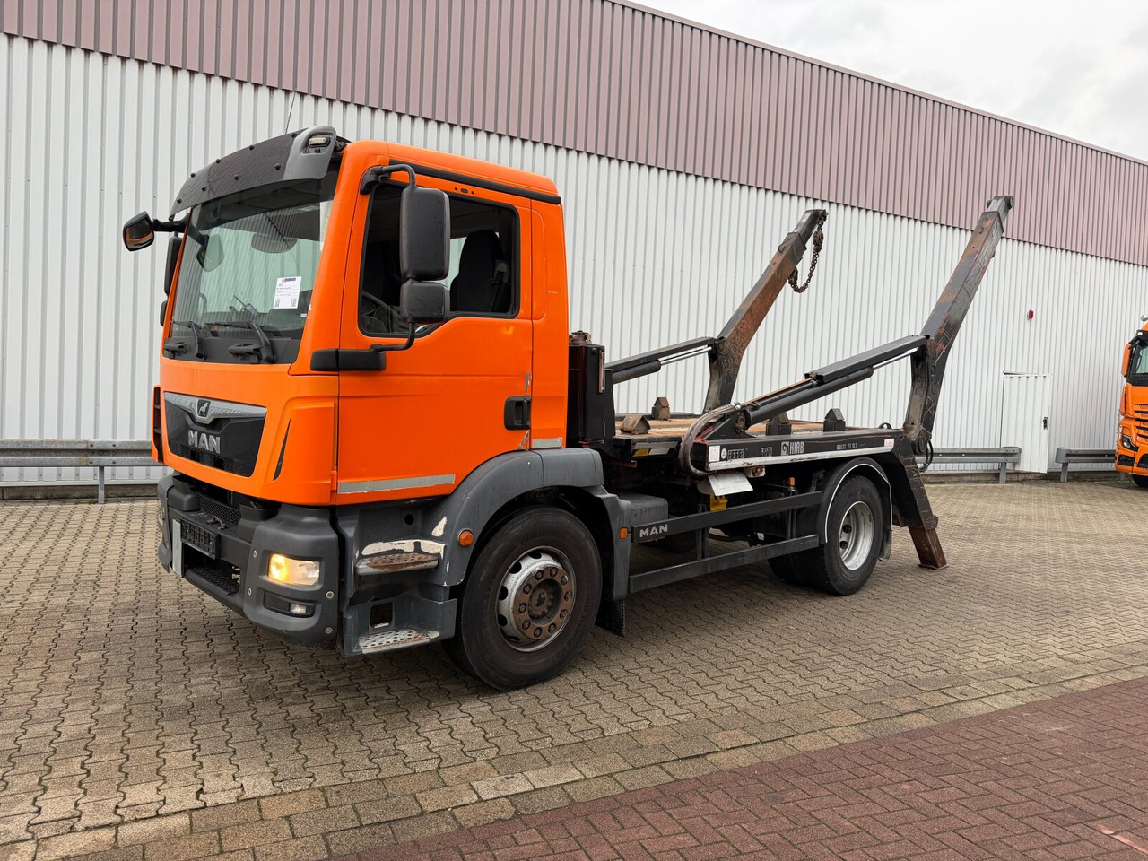 MAN TGM 18.290 4x2 BB TGM 18.290 4x2 BB, Tele-Absetzer - Skip loader truck: picture 1 MAN TGM 18.290 4x2 BB TGM 18.290 4x2 BB, Tele-Absetzer - Skip loader truck: picture 1