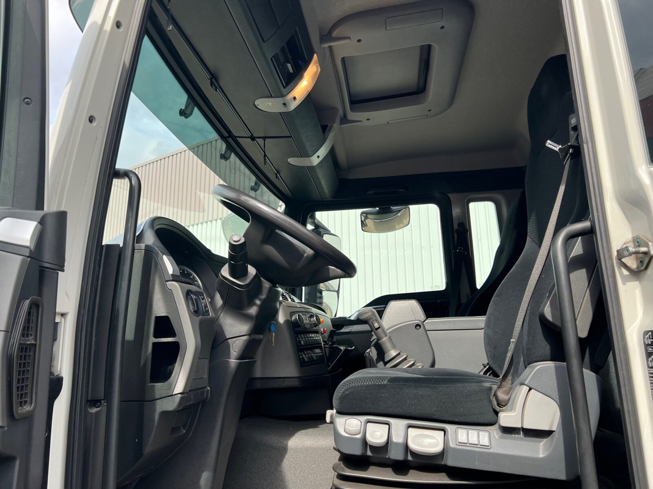 Hook lift truck, Crane truck MAN TGS 26.360/400 6x2-4 BL TGS 26.360/400 6x2-4 BL, Lenk-/Lift, Kran Atlas AK 206.3E A5, Funk: picture 10