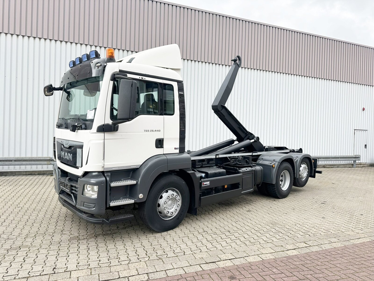 MAN TGS 26.440 6x2 BL TGS 26.440 6x2 BL - Hook lift truck: picture 1 MAN TGS 26.440 6x2 BL TGS 26.440 6x2 BL - Hook lift truck: picture 1