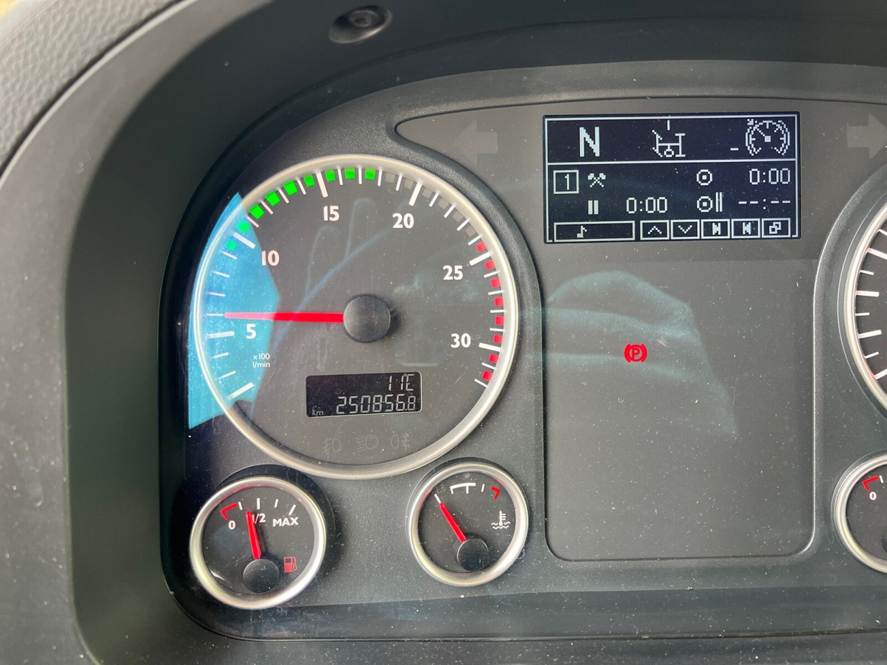 MAN TGS 26.460 6x4 BB TGS 26.460 6x4 BB, Intarder, Bordmatik - Tipper: picture 5 MAN TGS 26.460 6x4 BB TGS 26.460 6x4 BB, Intarder, Bordmatik - Tipper: picture 5