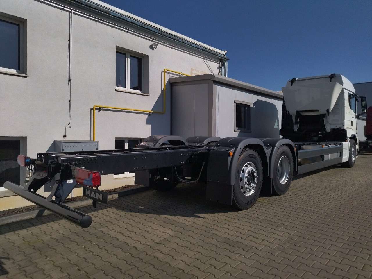 MAN TGS 26.480 6x2-4 LL TGS 26.480 6x2-4 LL, Retarder, Lenk-/Liftachse, Standklima - Cab chassis truck: picture 2 MAN TGS 26.480 6x2-4 LL TGS 26.480 6x2-4 LL, Retarder, Lenk-/Liftachse, Standklima - Cab chassis truck: picture 2