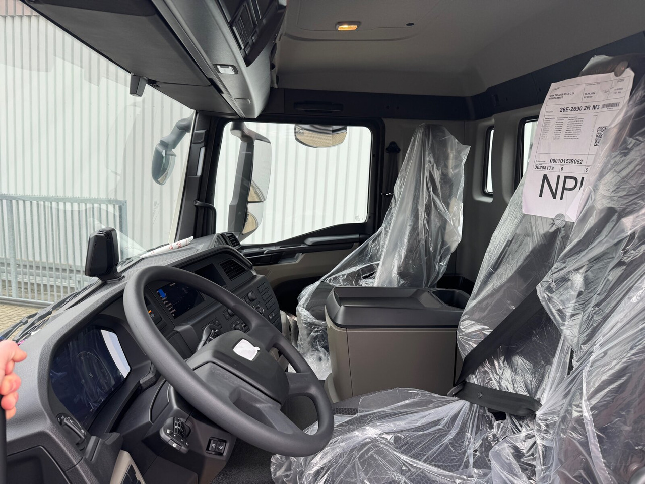 Interior photo 1: New Tipper MAN TGS 33.440 6x4 BB TGS 33.440 6x4 BB, Bordmatic, mehrfach vorhanden!