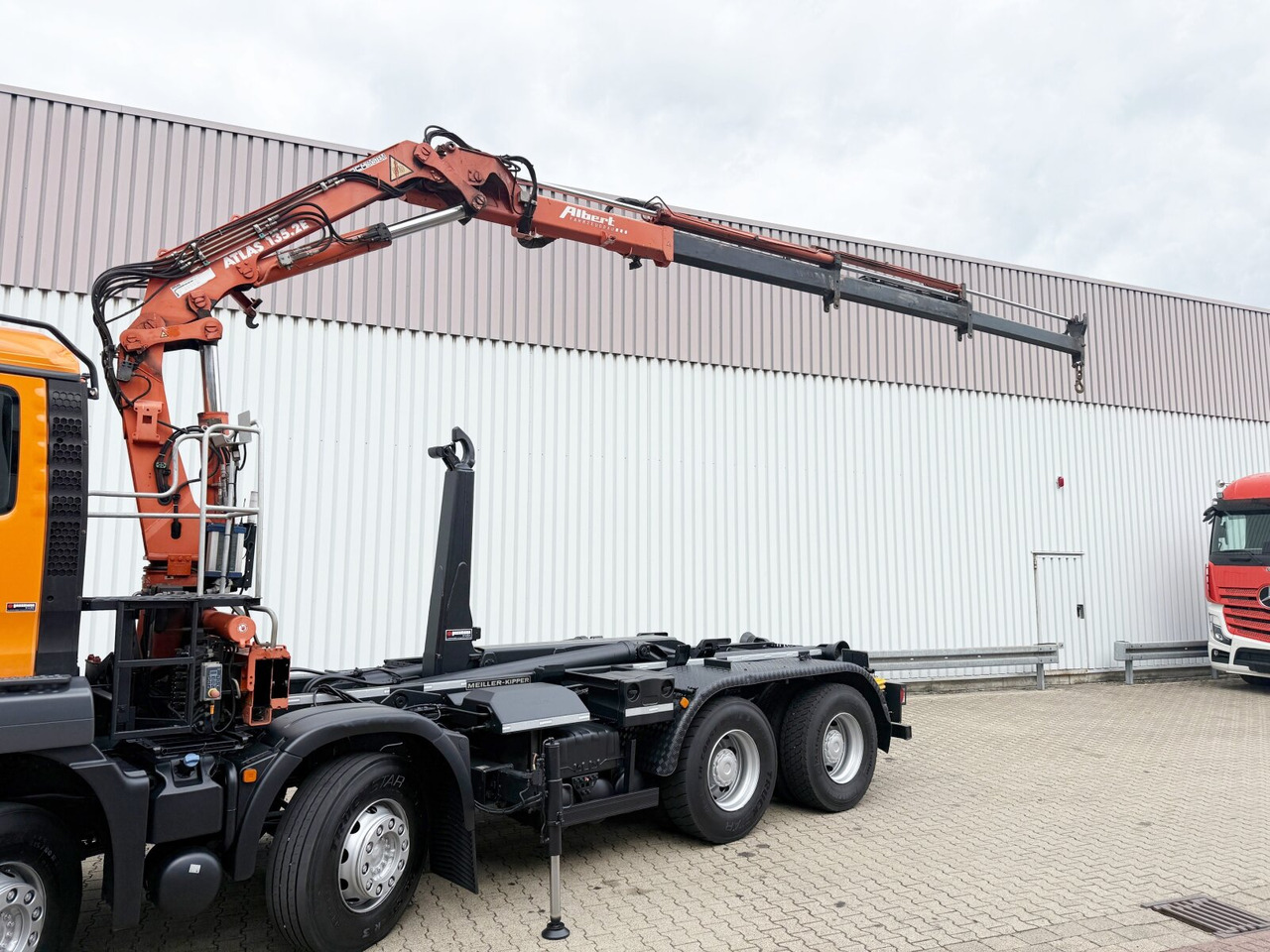 MAN TGS 35.440 8x4 BL TGS 35.440 8x4 BL, Meiller 19.62, Atlas Kran 135.2-A3, Funk - Hook lift truck, Crane truck: picture 2 MAN TGS 35.440 8x4 BL TGS 35.440 8x4 BL, Meiller 19.62, Atlas Kran 135.2-A3, Funk - Hook lift truck, Crane truck: picture 2