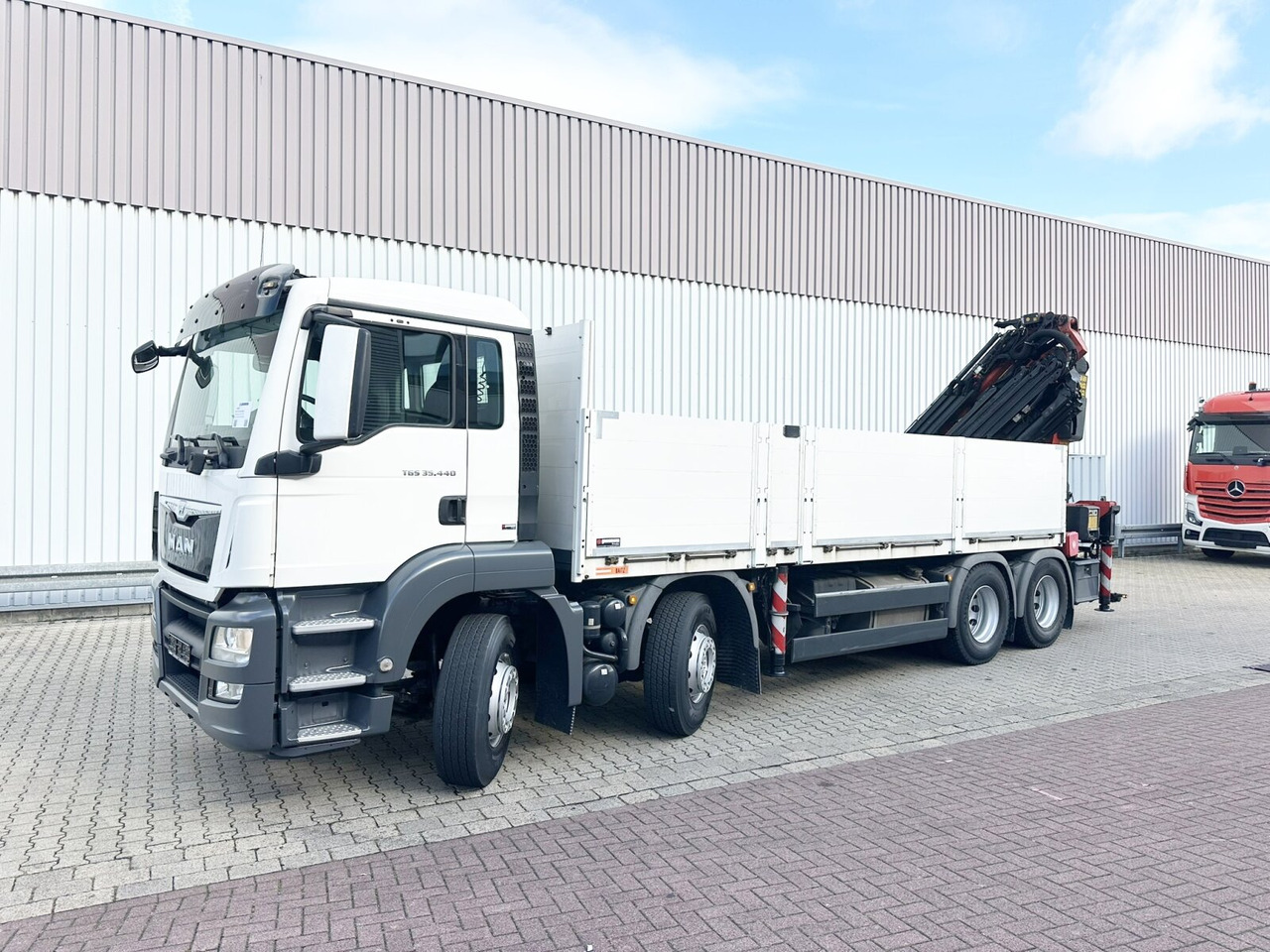 Crane truck, Dropside/ Flatbed truck MAN TGS 35.440 8x4 BL TGS 35.440 8x4 BL, Navi, Heckkran Palfinger PK42002 SH-F + Jip PJ 060 B, 24,9m-730kg, Funk: picture 8 Crane truck, Dropside/ Flatbed truck MAN TGS 35.440 8x4 BL TGS 35.440 8x4 BL, Navi, Heckkran Palfinger PK42002 SH-F + Jip PJ 060 B, 24,9m-730kg, Funk: picture 8