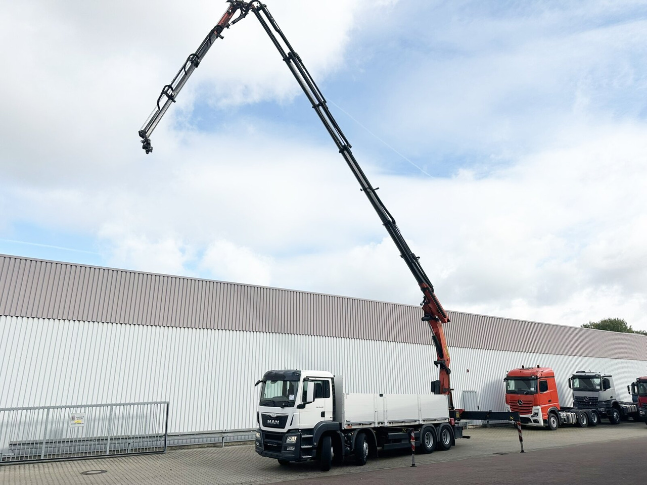 Crane truck, Dropside/ Flatbed truck MAN TGS 35.440 8x4 BL TGS 35.440 8x4 BL, Navi, Heckkran Palfinger PK42002 SH-F + Jip PJ 060 B, 24,9m-730kg, Funk: picture 9 Crane truck, Dropside/ Flatbed truck MAN TGS 35.440 8x4 BL TGS 35.440 8x4 BL, Navi, Heckkran Palfinger PK42002 SH-F + Jip PJ 060 B, 24,9m-730kg, Funk: picture 9