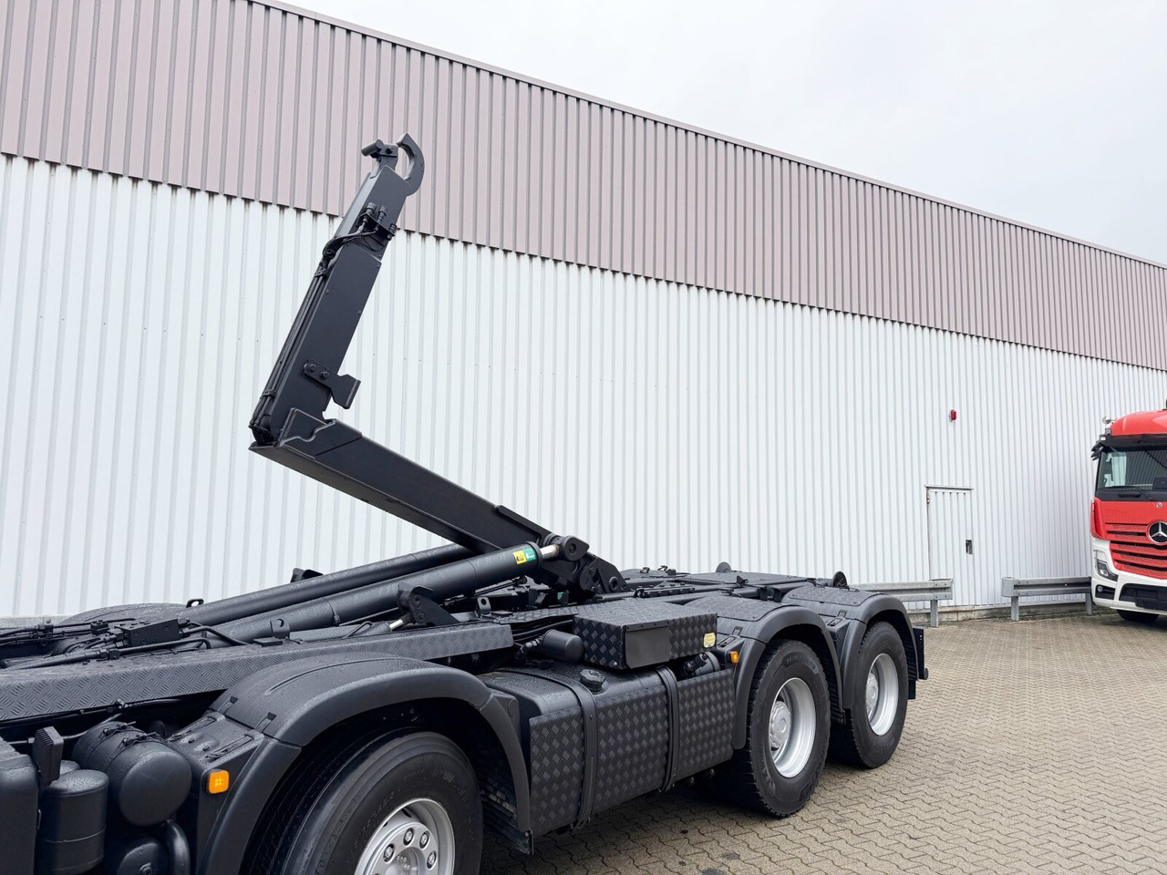 MAN TGS 35.480 8x4 BL TGS 35.480 8x4 BL, PriTarder, Navi - Hook lift truck: picture 2 MAN TGS 35.480 8x4 BL TGS 35.480 8x4 BL, PriTarder, Navi - Hook lift truck: picture 2