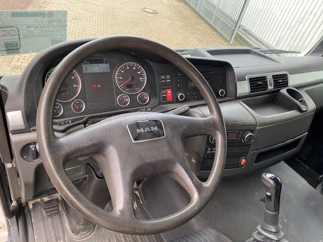 Interior photo 3: Tank truck MAN TGS 40.400 6x4 BB TGS 40.400 6x4 BB mit 20.000l Tank