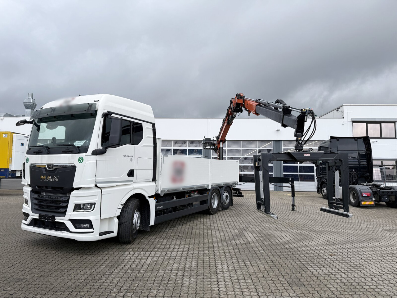 MAN TGX 26.470 6x2-4 BL TGX 26.470 6x2-4 BL, Lenk-/Liftachse, Retarder, Navi, Heckkran Atlas AK 170.2-A2 - Crane truck, Dropside/ Flatbed truck: picture 1 MAN TGX 26.470 6x2-4 BL TGX 26.470 6x2-4 BL, Lenk-/Liftachse, Retarder, Navi, Heckkran Atlas AK 170.2-A2 - Crane truck, Dropside/ Flatbed truck: picture 1