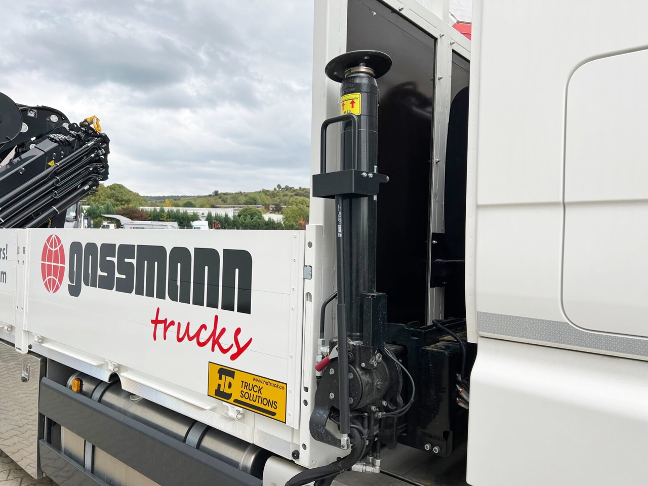 New Crane truck, Dropside/ Flatbed truck MAN TGX 26.510 6x2-4 LL CH TGX 26.510 6x2-4 LL, Kran Hiab X-HiPro 548 E-8, Lenk-/Liftachse, TwistLock 20Fuß, Funk, Retarder: picture 11 New Crane truck, Dropside/ Flatbed truck MAN TGX 26.510 6x2-4 LL CH TGX 26.510 6x2-4 LL, Kran Hiab X-HiPro 548 E-8, Lenk-/Liftachse, TwistLock 20Fuß, Funk, Retarder: picture 11