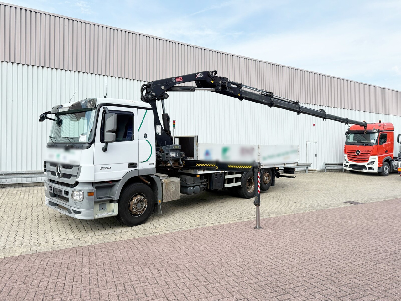 Mercedes-Benz Actros 2532 L 6x2 Actros 2532 L 6x2, Liftachse, Kran Hiab 244EP-5 HiDuo, Funk - Crane truck, Dropside/ Flatbed truck: picture 1 Mercedes-Benz Actros 2532 L 6x2 Actros 2532 L 6x2, Liftachse, Kran Hiab 244EP-5 HiDuo, Funk - Crane truck, Dropside/ Flatbed truck: picture 1
