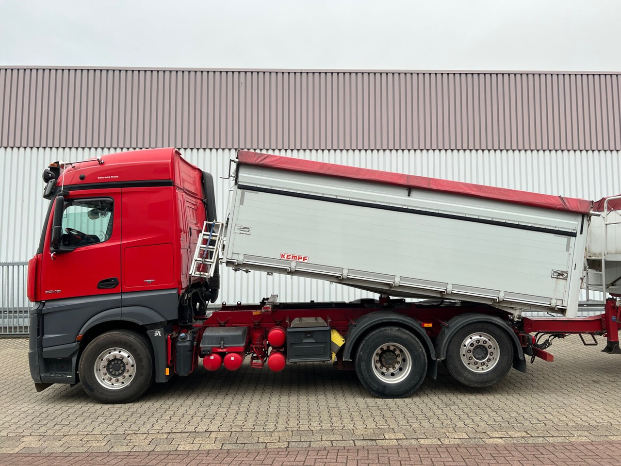 Tipper Mercedes-Benz Actros 2548 L 6x2 Actros 2548 L 6x2, Retarder, Liftachse, StreamSpace, 2-Seiten-Getreidekipper: picture 12 Tipper Mercedes-Benz Actros 2548 L 6x2 Actros 2548 L 6x2, Retarder, Liftachse, StreamSpace, 2-Seiten-Getreidekipper: picture 12
