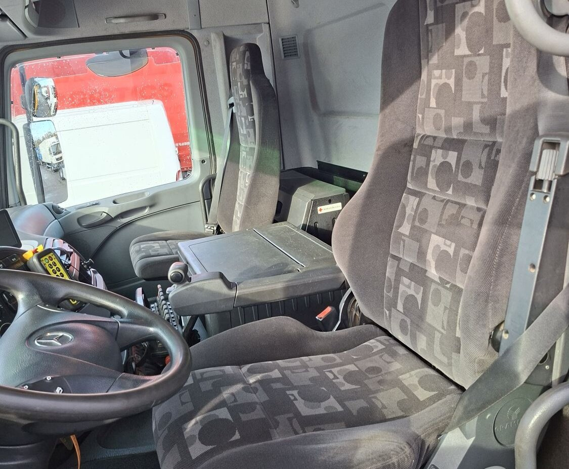 Mercedes-Benz Actros 4146 K 8x4/4 Actros 4146 K 8x4/4, Retarder, Kran Hiab XS 477 E-7 HiPro, Flyjib, Seilwinde, Funk - Hook lift truck, Crane truck: picture 3 Mercedes-Benz Actros 4146 K 8x4/4 Actros 4146 K 8x4/4, Retarder, Kran Hiab XS 477 E-7 HiPro, Flyjib, Seilwinde, Funk - Hook lift truck, Crane truck: picture 3