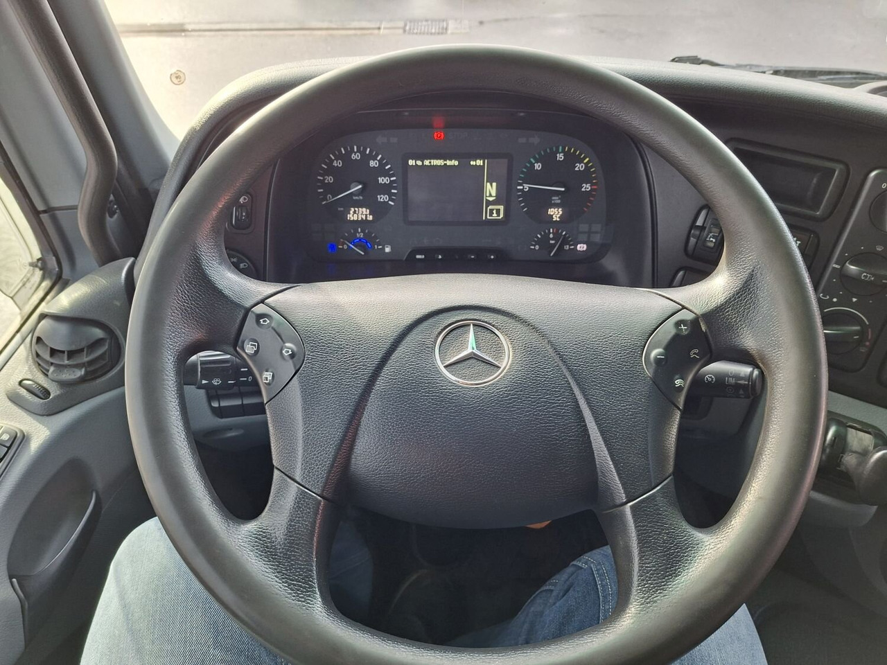 Mercedes-Benz Actros 4146 K 8x4/4 Actros 4146 K 8x4/4, Retarder, Kran Hiab XS 477 E-7 HiPro, Flyjib, Seilwinde, Funk - Hook lift truck, Crane truck: picture 4 Mercedes-Benz Actros 4146 K 8x4/4 Actros 4146 K 8x4/4, Retarder, Kran Hiab XS 477 E-7 HiPro, Flyjib, Seilwinde, Funk - Hook lift truck, Crane truck: picture 4