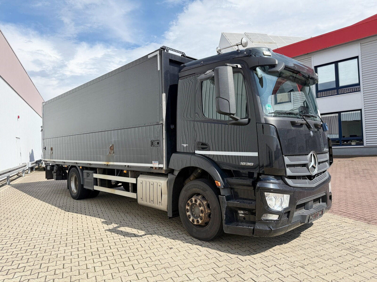 Box truck Mercedes-Benz Antos 1836 L 4x2 Antos 1836 L 4x2, Getränkekoffer, LBW Dautel: picture 10 Box truck Mercedes-Benz Antos 1836 L 4x2 Antos 1836 L 4x2, Getränkekoffer, LBW Dautel: picture 10