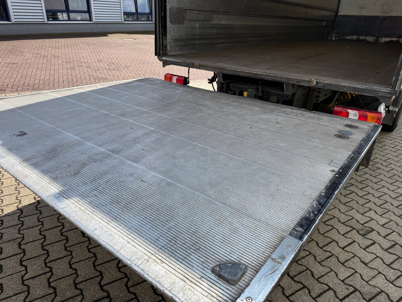 Box truck Mercedes-Benz Antos 1836 L 4x2 Antos 1836 L 4x2, Getränkekoffer, LBW Dautel: picture 14 Box truck Mercedes-Benz Antos 1836 L 4x2 Antos 1836 L 4x2, Getränkekoffer, LBW Dautel: picture 14