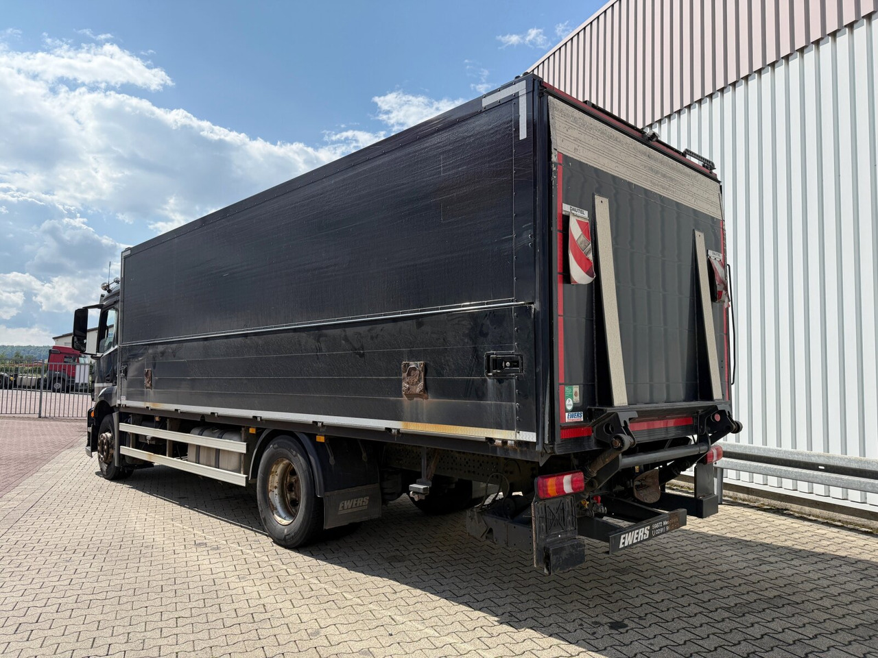 Box truck Mercedes-Benz Antos 1836 L 4x2 Antos 1836 L 4x2, Getränkekoffer, LBW Dautel: picture 15 Box truck Mercedes-Benz Antos 1836 L 4x2 Antos 1836 L 4x2, Getränkekoffer, LBW Dautel: picture 15