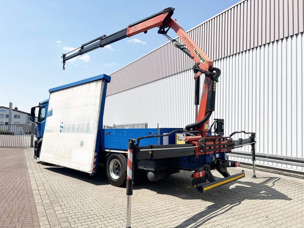 Leasing of Mercedes-Benz Antos 1836 L 4x2 Antos 1836 L 4x2, Glastransporter, Heckkran Palfinger Pk 12002-EH, Funk Mercedes-Benz Antos 1836 L 4x2 Antos 1836 L 4x2, Glastransporter, Heckkran Palfinger Pk 12002-EH, Funk: picture 11