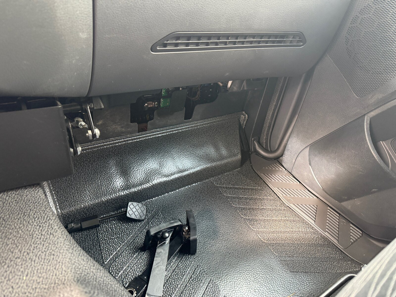 Mercedes-Benz Arocs 1827/30 A 4x4 Arocs 1827/30 A 4x4, mehrfach vorhanden! - Cab chassis truck: picture 3 Mercedes-Benz Arocs 1827/30 A 4x4 Arocs 1827/30 A 4x4, mehrfach vorhanden! - Cab chassis truck: picture 3