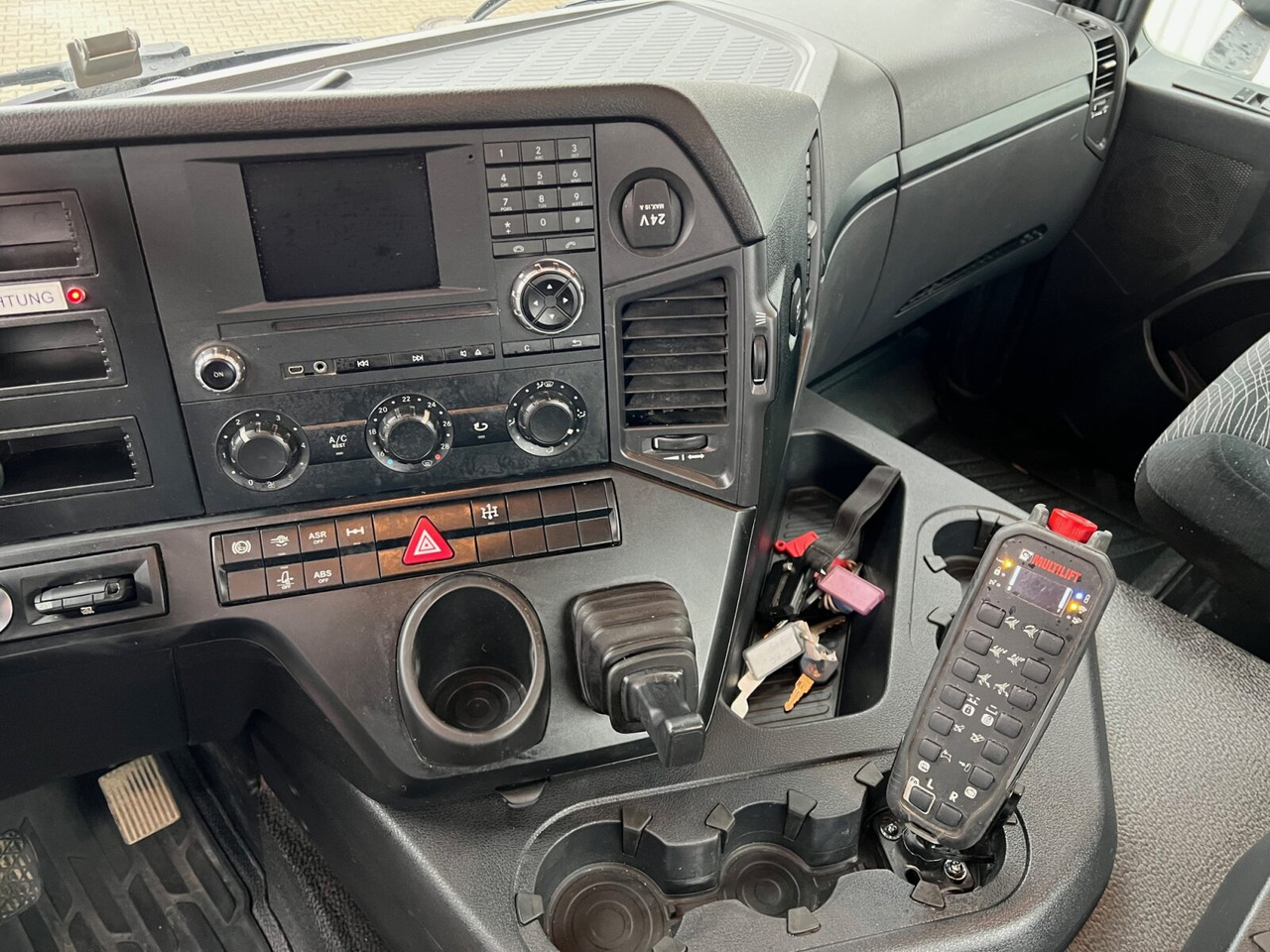 Mercedes-Benz Arocs 1830 K 4x2 Arocs 1830 K 4x2, Funk - Skip loader truck: picture 5 Mercedes-Benz Arocs 1830 K 4x2 Arocs 1830 K 4x2, Funk - Skip loader truck: picture 5