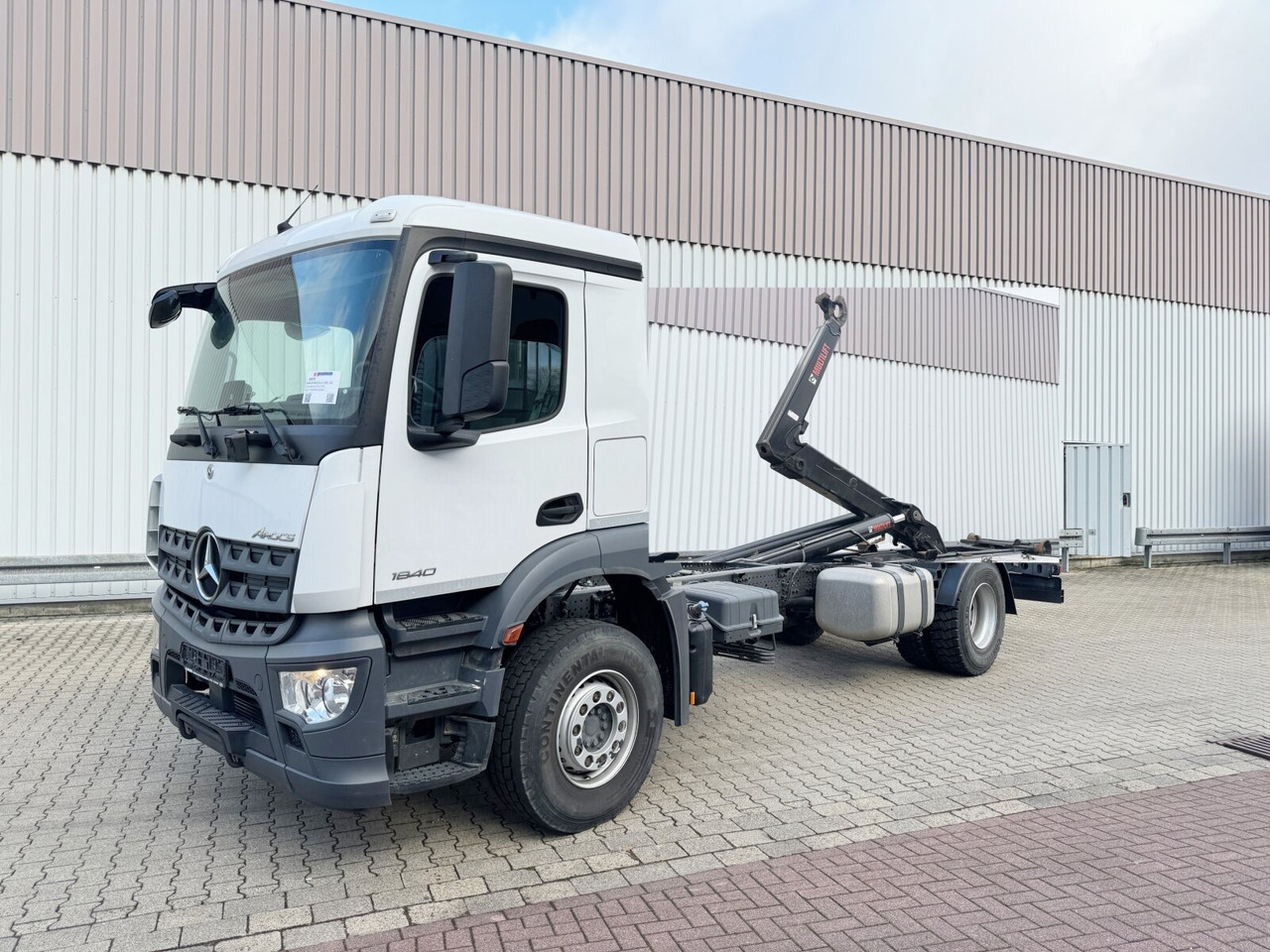 Mercedes-Benz Arocs 1840 L 4x2 Arocs 1840 L 4x2/48, MultimediaCockpit, Navi - Hook lift truck: picture 1 Mercedes-Benz Arocs 1840 L 4x2 Arocs 1840 L 4x2/48, MultimediaCockpit, Navi - Hook lift truck: picture 1