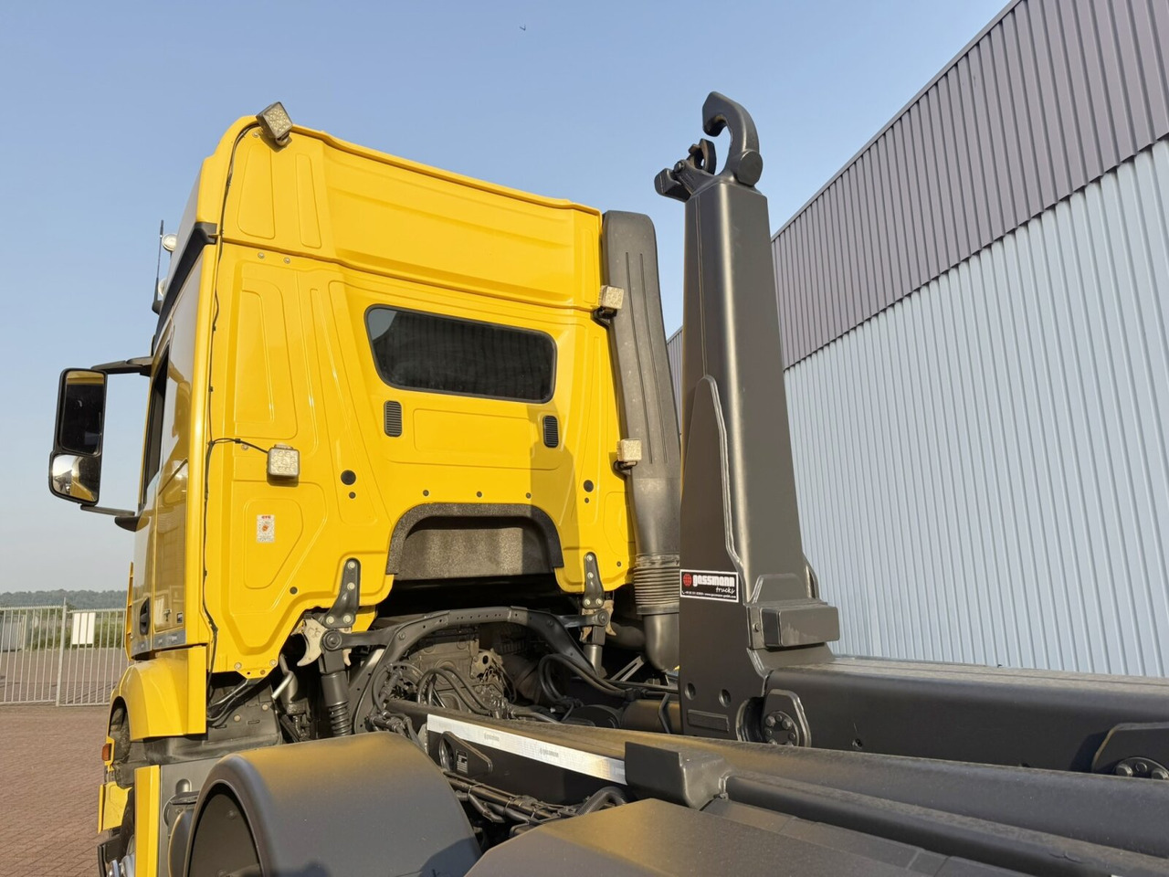 Mercedes-Benz Arocs 3245 LK 8x4/4 Arocs 3245 LK 8x4/4, Navi, Motorabtrieb, Meiller RK 30.67, Funk - Hook lift truck: picture 2 Mercedes-Benz Arocs 3245 LK 8x4/4 Arocs 3245 LK 8x4/4, Navi, Motorabtrieb, Meiller RK 30.67, Funk - Hook lift truck: picture 2