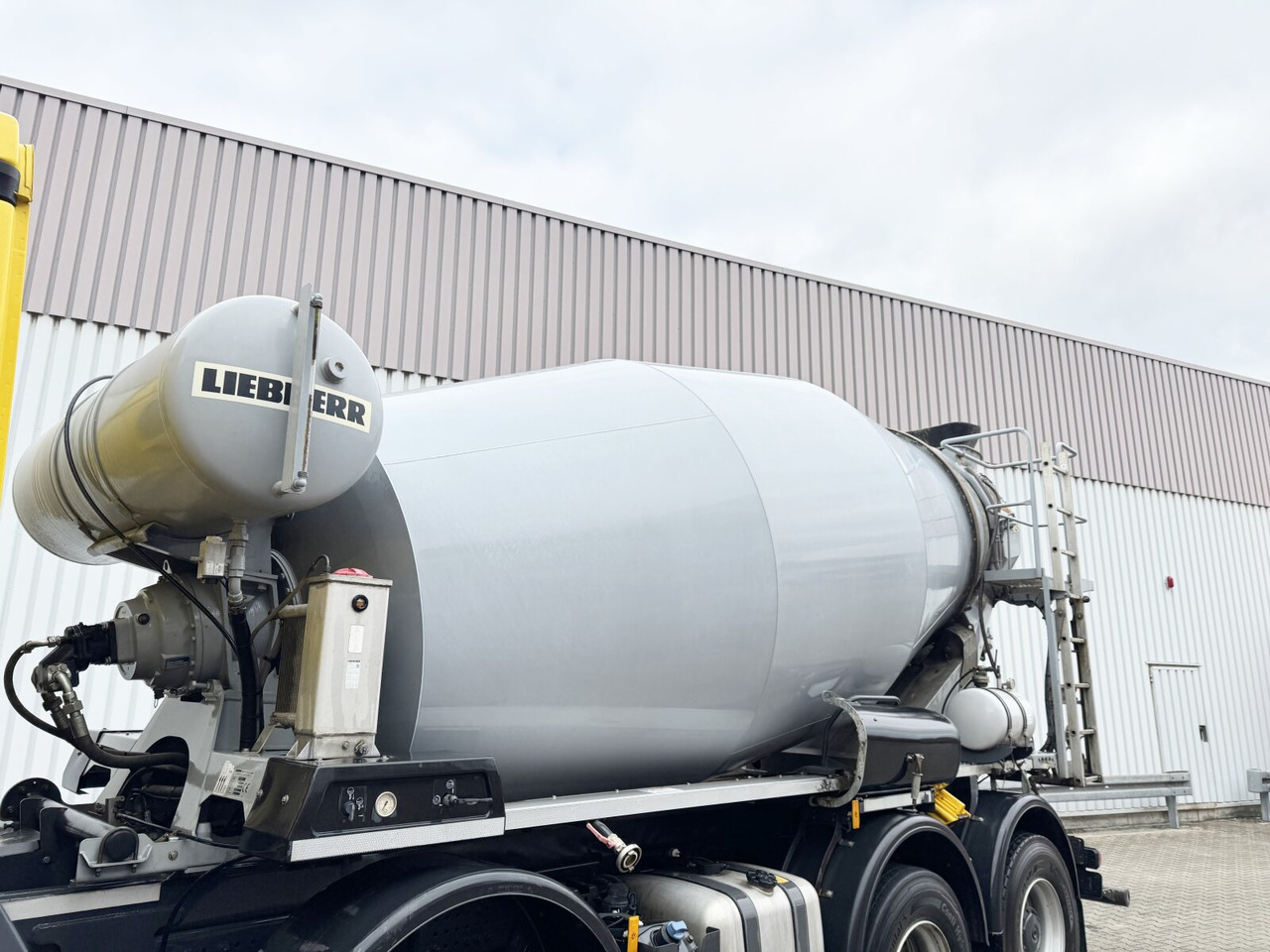 Mercedes-Benz Arocs 3246 B 8x4/4 Arocs 3246 B 8x4/4, Liebherr HTM 905 Mischer, 9m³, Multimedia Cockpit, Navi - Concrete mixer truck: picture 4 Mercedes-Benz Arocs 3246 B 8x4/4 Arocs 3246 B 8x4/4, Liebherr HTM 905 Mischer, 9m³, Multimedia Cockpit, Navi - Concrete mixer truck: picture 4