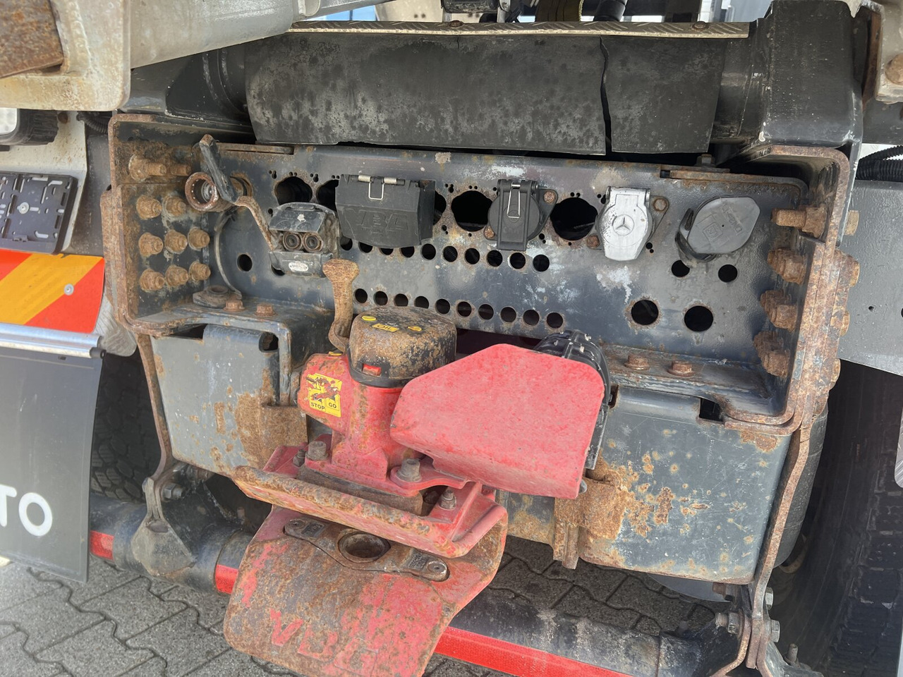Mercedes-Benz Arocs 3251 LK 8x4/4 Arocs 3251 LK 8x4/4, Retarder, Stahlmulde ca. 15m³, hydr. Heckklappe - Dumper: picture 2 Mercedes-Benz Arocs 3251 LK 8x4/4 Arocs 3251 LK 8x4/4, Retarder, Stahlmulde ca. 15m³, hydr. Heckklappe - Dumper: picture 2
