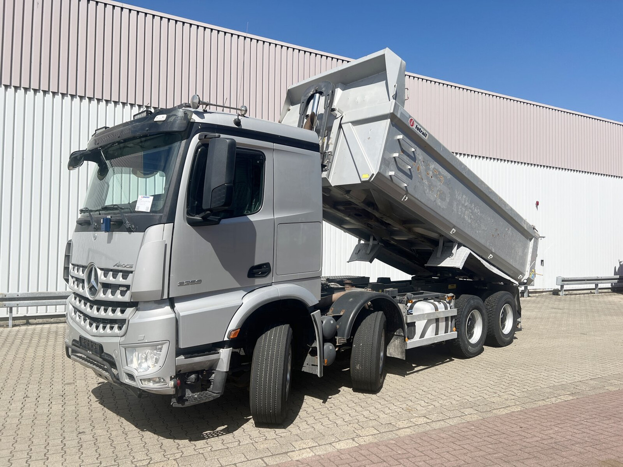 Mercedes-Benz Arocs 3251 LK 8x4/4 Arocs 3251 LK 8x4/4, Retarder, Stahlmulde ca. 15m³, hydr. Heckklappe - Dumper: picture 1 Mercedes-Benz Arocs 3251 LK 8x4/4 Arocs 3251 LK 8x4/4, Retarder, Stahlmulde ca. 15m³, hydr. Heckklappe - Dumper: picture 1