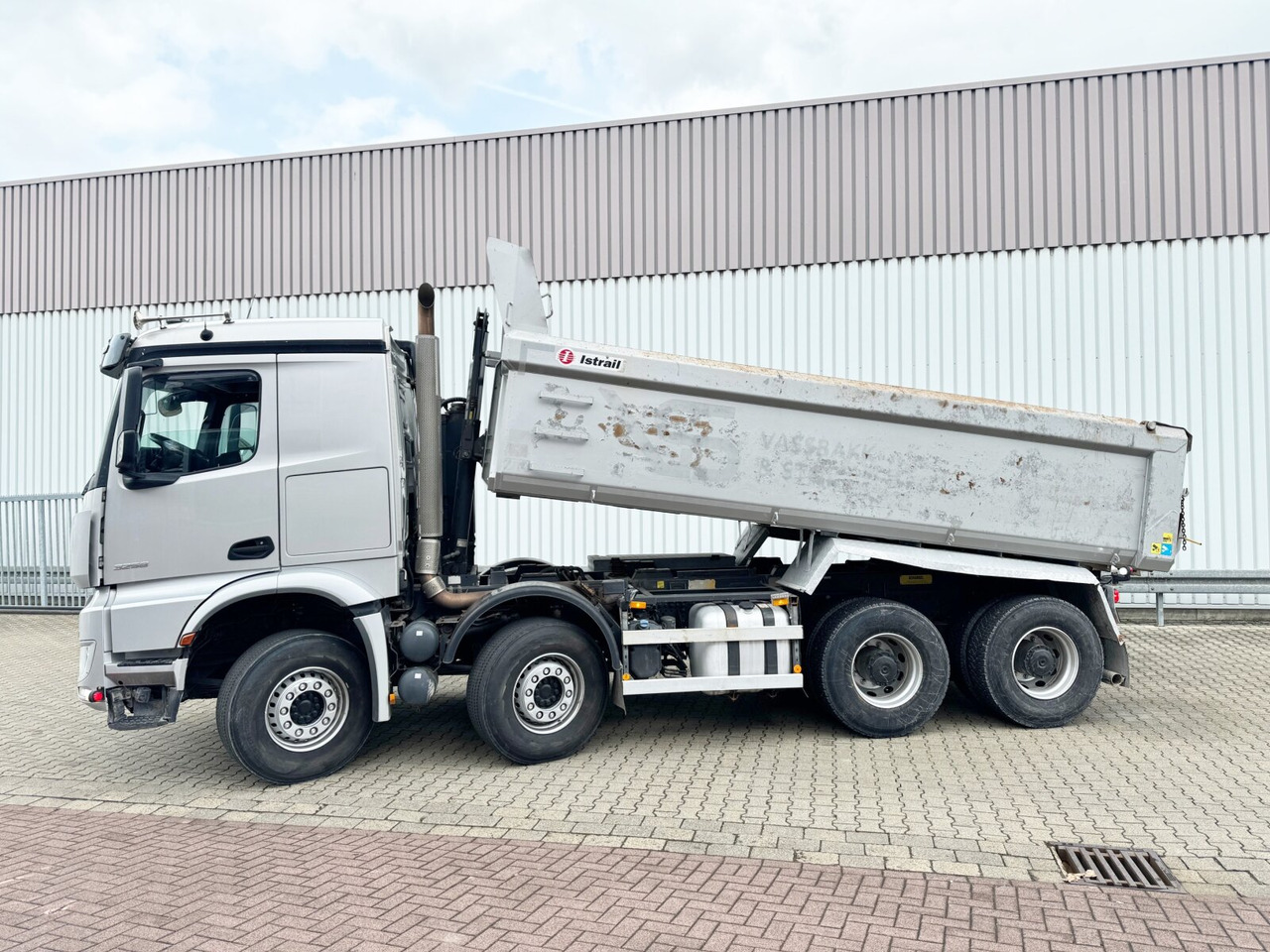 Leasing of Mercedes-Benz Arocs 3258 LK 8x4/4 Arocs 3258 LK 8x4/4, Retarder, Bi-Xenon, Stahlmulde ca. 14m³, hydr. Heckklappenöffnung Mercedes-Benz Arocs 3258 LK 8x4/4 Arocs 3258 LK 8x4/4, Retarder, Bi-Xenon, Stahlmulde ca. 14m³, hydr. Heckklappenöffnung: picture 11