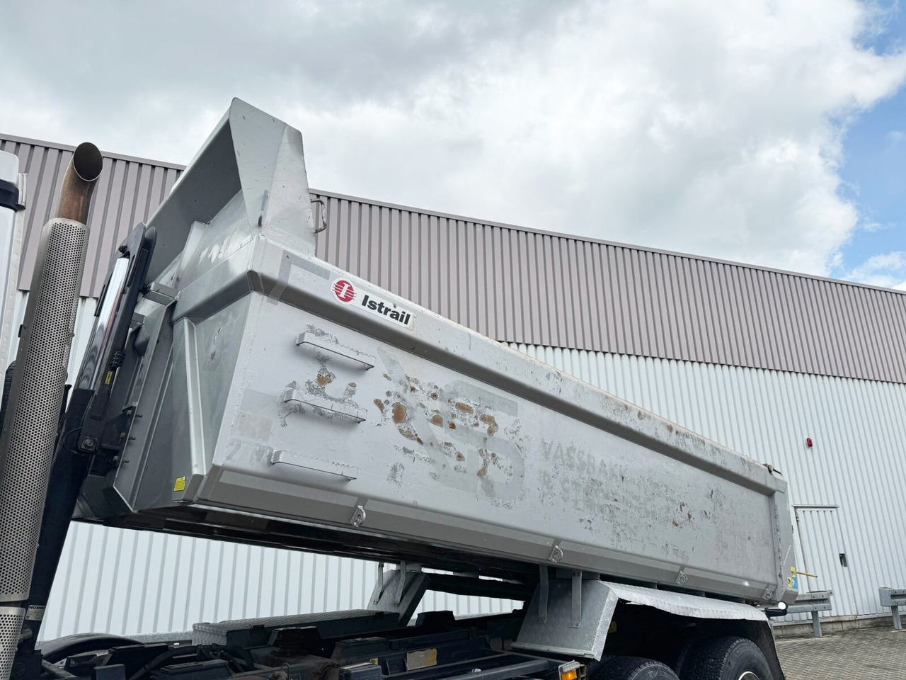 Leasing of Mercedes-Benz Arocs 3258 LK 8x4/4 Arocs 3258 LK 8x4/4, Retarder, Bi-Xenon, Stahlmulde ca. 14m³, hydr. Heckklappenöffnung Mercedes-Benz Arocs 3258 LK 8x4/4 Arocs 3258 LK 8x4/4, Retarder, Bi-Xenon, Stahlmulde ca. 14m³, hydr. Heckklappenöffnung: picture 12