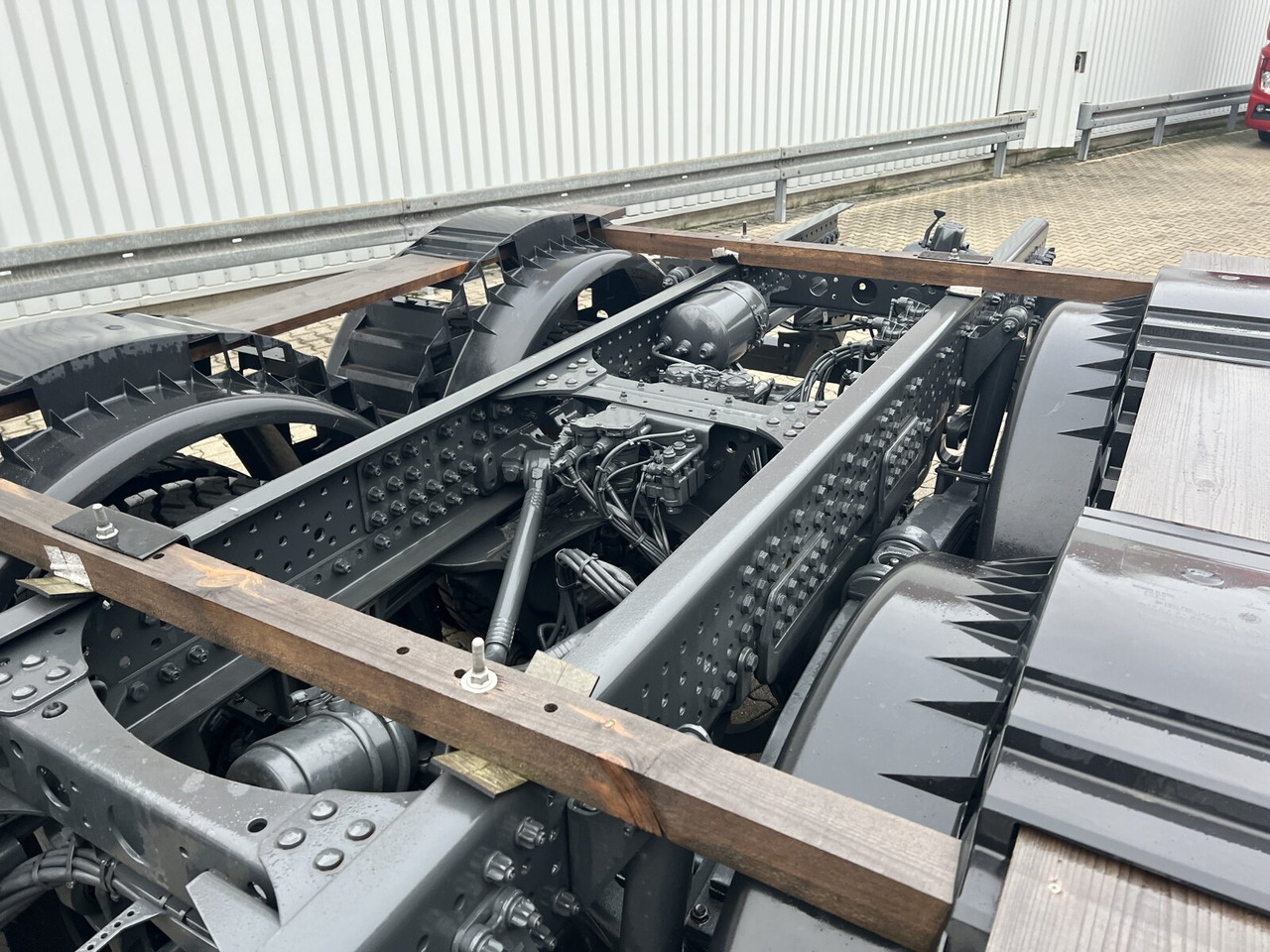 Mercedes-Benz Arocs 3340/46 A 6x6 Arocs 3340/46 A 6x6/39, Grounder - Hook lift truck: picture 2 Mercedes-Benz Arocs 3340/46 A 6x6 Arocs 3340/46 A 6x6/39, Grounder - Hook lift truck: picture 2