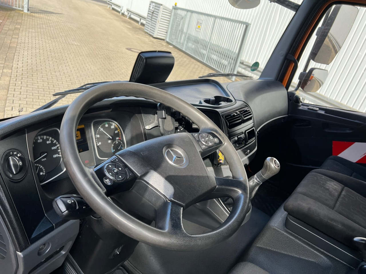 Mercedes-Benz Atego 1023 L 4x2 Atego 1023 L 4x2 mit Kran Fassi F85B.0.21 - Crane truck, Dropside/ Flatbed truck: picture 5 Mercedes-Benz Atego 1023 L 4x2 Atego 1023 L 4x2 mit Kran Fassi F85B.0.21 - Crane truck, Dropside/ Flatbed truck: picture 5