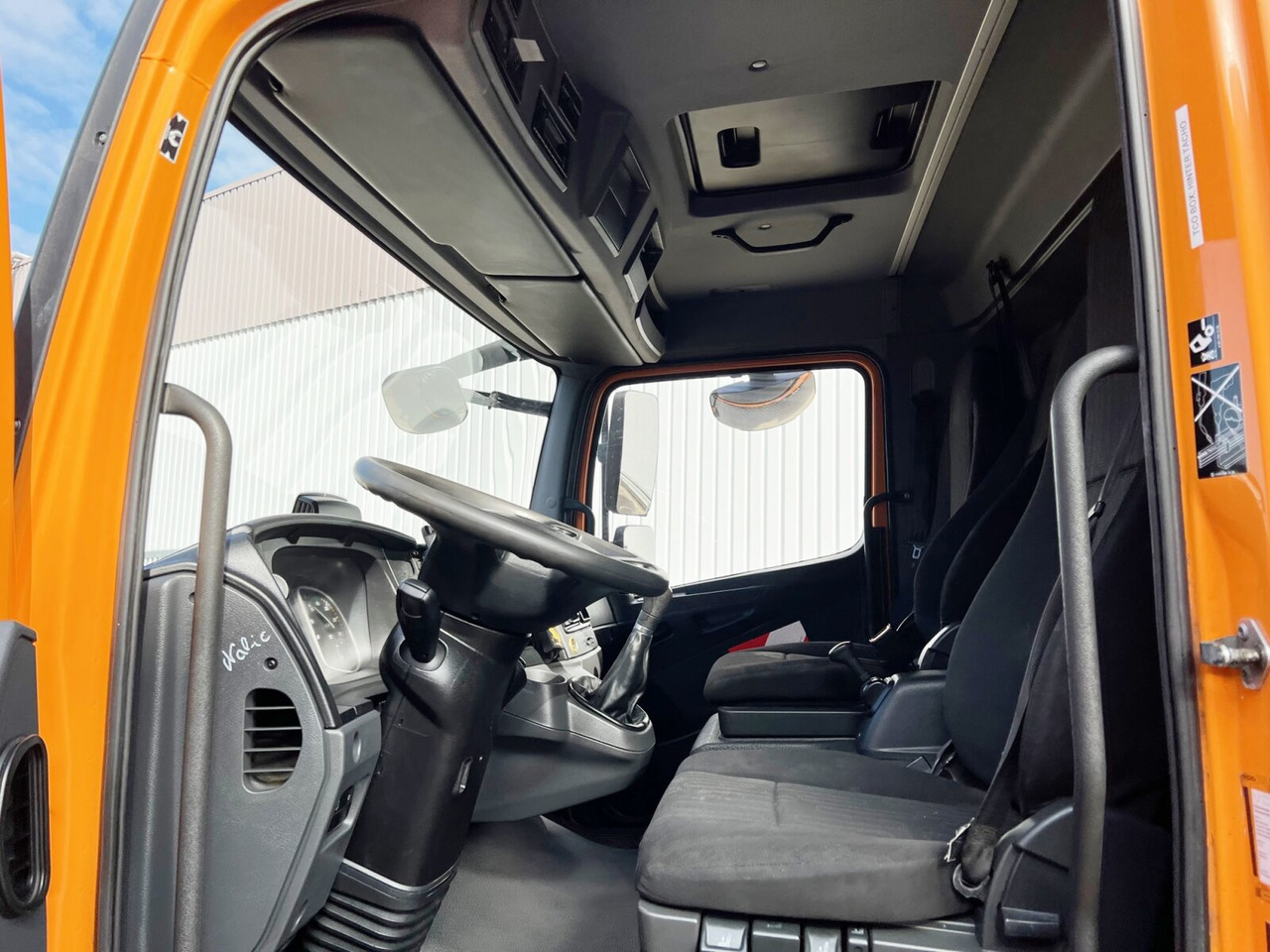 Mercedes-Benz Atego 1023 L 4x2 Atego 1023 L 4x2 mit Kran Fassi F85B.0.21 - Crane truck, Dropside/ Flatbed truck: picture 4 Mercedes-Benz Atego 1023 L 4x2 Atego 1023 L 4x2 mit Kran Fassi F85B.0.21 - Crane truck, Dropside/ Flatbed truck: picture 4