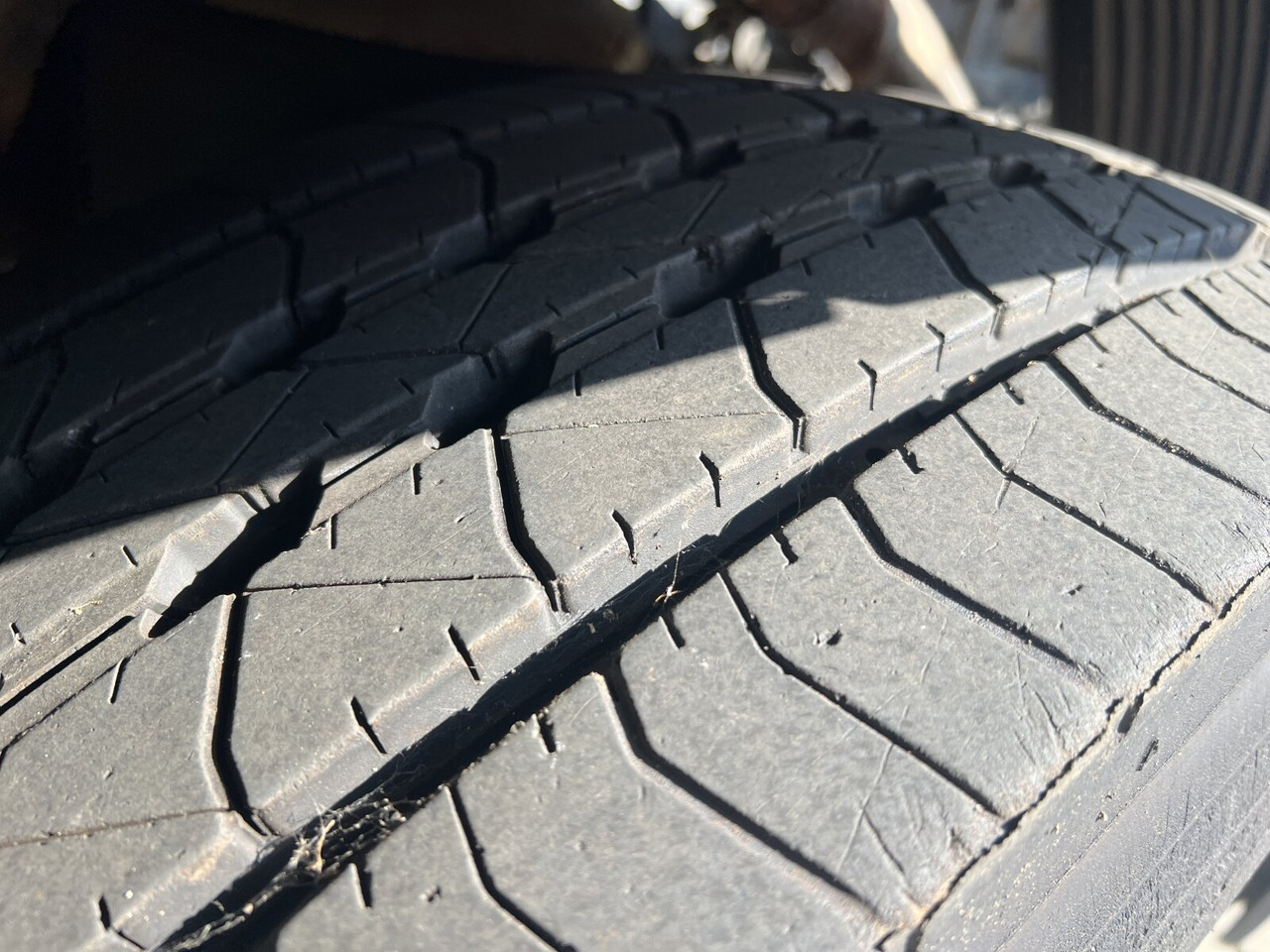 Mercedes-Benz Atego 1828 L 4x2 Atego 1828 L 4x2, Rechtslenker, Winterdienstaustattung - Cab chassis truck: picture 3 Mercedes-Benz Atego 1828 L 4x2 Atego 1828 L 4x2, Rechtslenker, Winterdienstaustattung - Cab chassis truck: picture 3