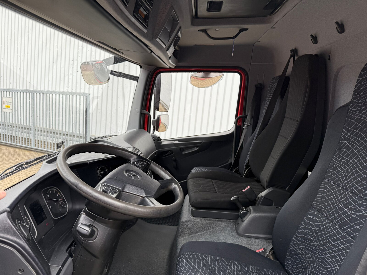 Mercedes-Benz Atego 818/23 LK 4x2 Atego 818/23 LK 4x2, 2x AHK - Tipper: picture 3 Mercedes-Benz Atego 818/23 LK 4x2 Atego 818/23 LK 4x2, 2x AHK - Tipper: picture 3