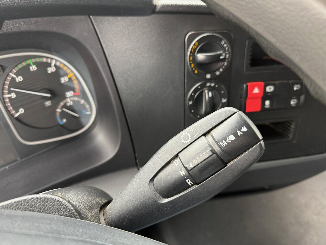 Mercedes-Benz Atego 818/23 LK 4x2 Atego 818/23 LK 4x2, 2x AHK - Tipper: picture 5 Mercedes-Benz Atego 818/23 LK 4x2 Atego 818/23 LK 4x2, 2x AHK - Tipper: picture 5