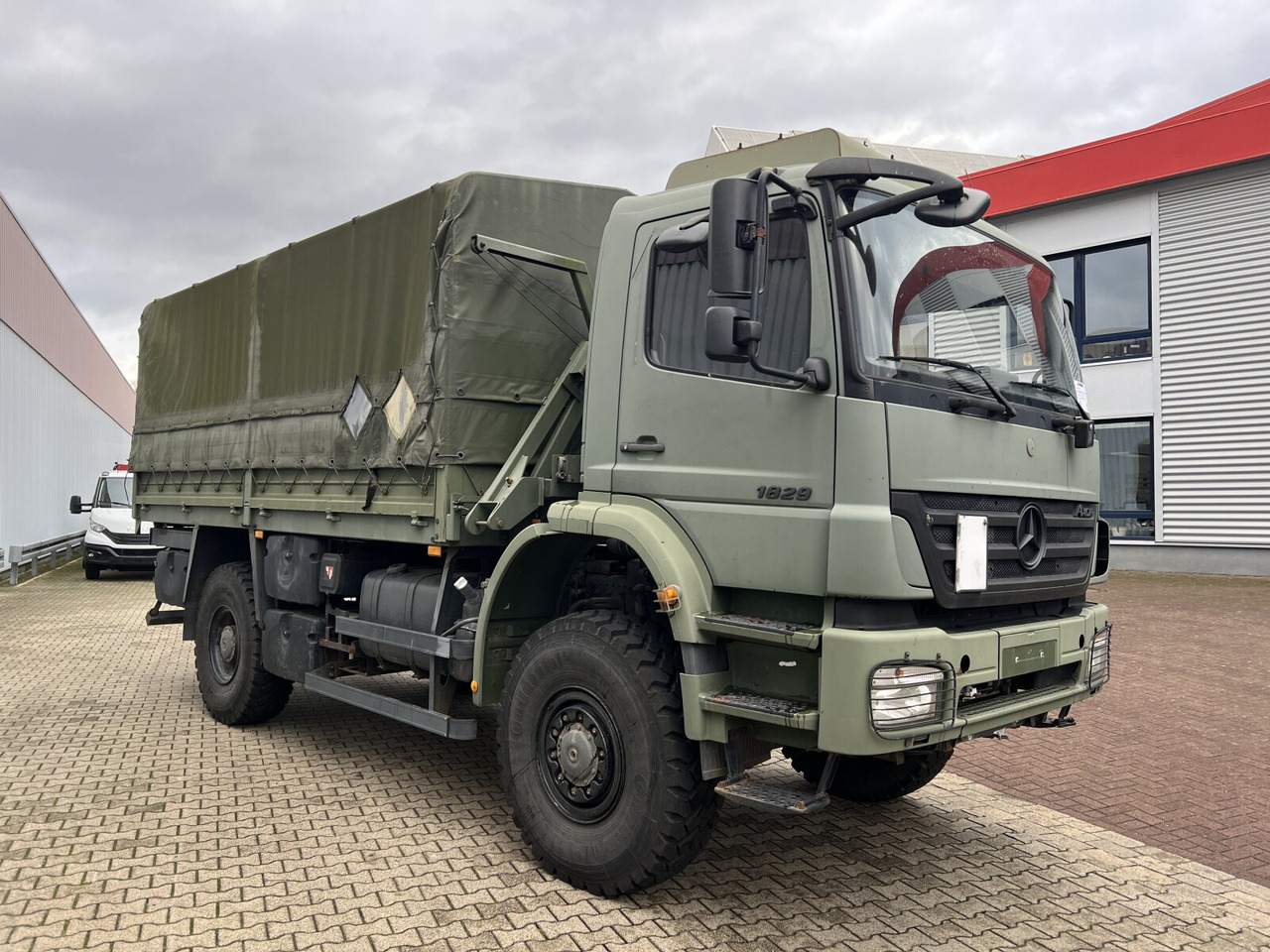 Dropside/ Flatbed truck Mercedes-Benz Axor 1829 A 4x4 Axor 1829 A 4x4, Ex-: picture 6