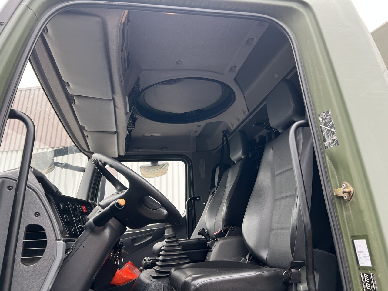 Interior photo 2: Dropside/ Flatbed truck Mercedes-Benz Axor 1829 A 4x4 Axor 1829 A 4x4, Ex-