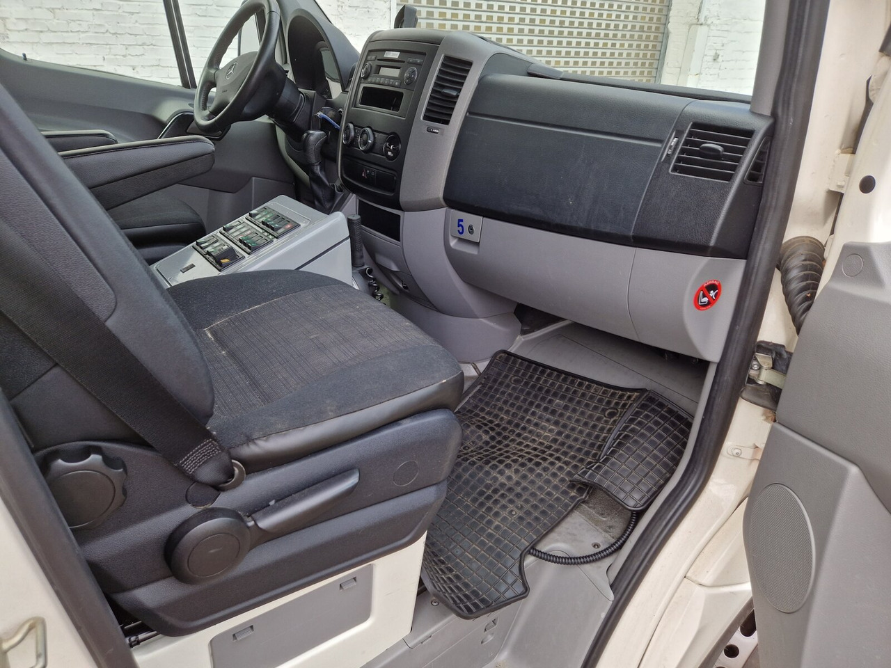 Mercedes-Benz Sprinter 516 CDI 4x2 Sprinter 516 CDI 4x2, Rettungswagen - Ambulance: picture 4 Mercedes-Benz Sprinter 516 CDI 4x2 Sprinter 516 CDI 4x2, Rettungswagen - Ambulance: picture 4