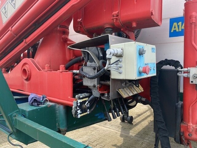 SCHELLING 504 H 22 SCHELLING 504 H 22 mit Kran Ferrari 708, 7m/t - Dropside/ Flatbed semi-trailer: picture 3 SCHELLING 504 H 22 SCHELLING 504 H 22 mit Kran Ferrari 708, 7m/t - Dropside/ Flatbed semi-trailer: picture 3