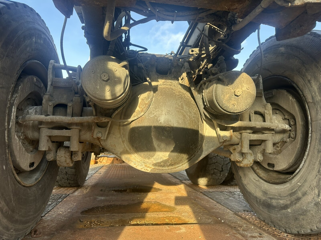 Scania 124C 400 6x6 124C 400 6x6 - Cab chassis truck: picture 5 Scania 124C 400 6x6 124C 400 6x6 - Cab chassis truck: picture 5