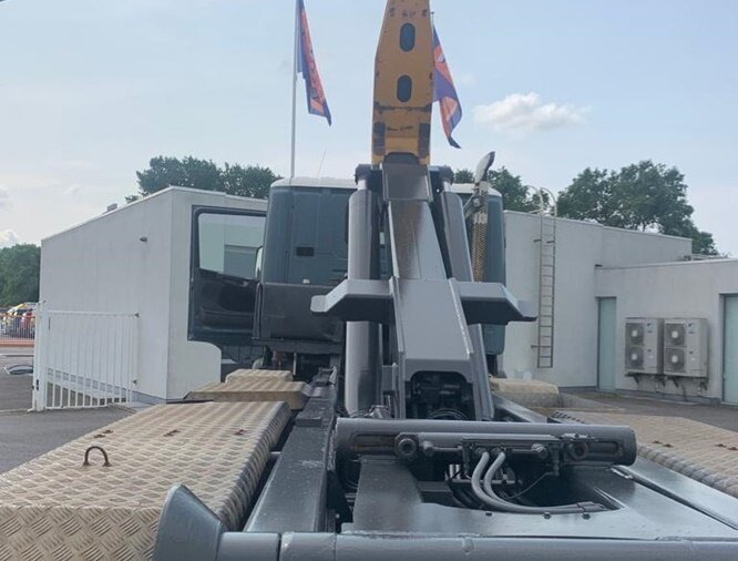 Hook lift truck Scania R420 CB 8x4 MNZ R420 CB 8x4 MNZ, Retarder, Euro4: picture 12 Hook lift truck Scania R420 CB 8x4 MNZ R420 CB 8x4 MNZ, Retarder, Euro4: picture 12