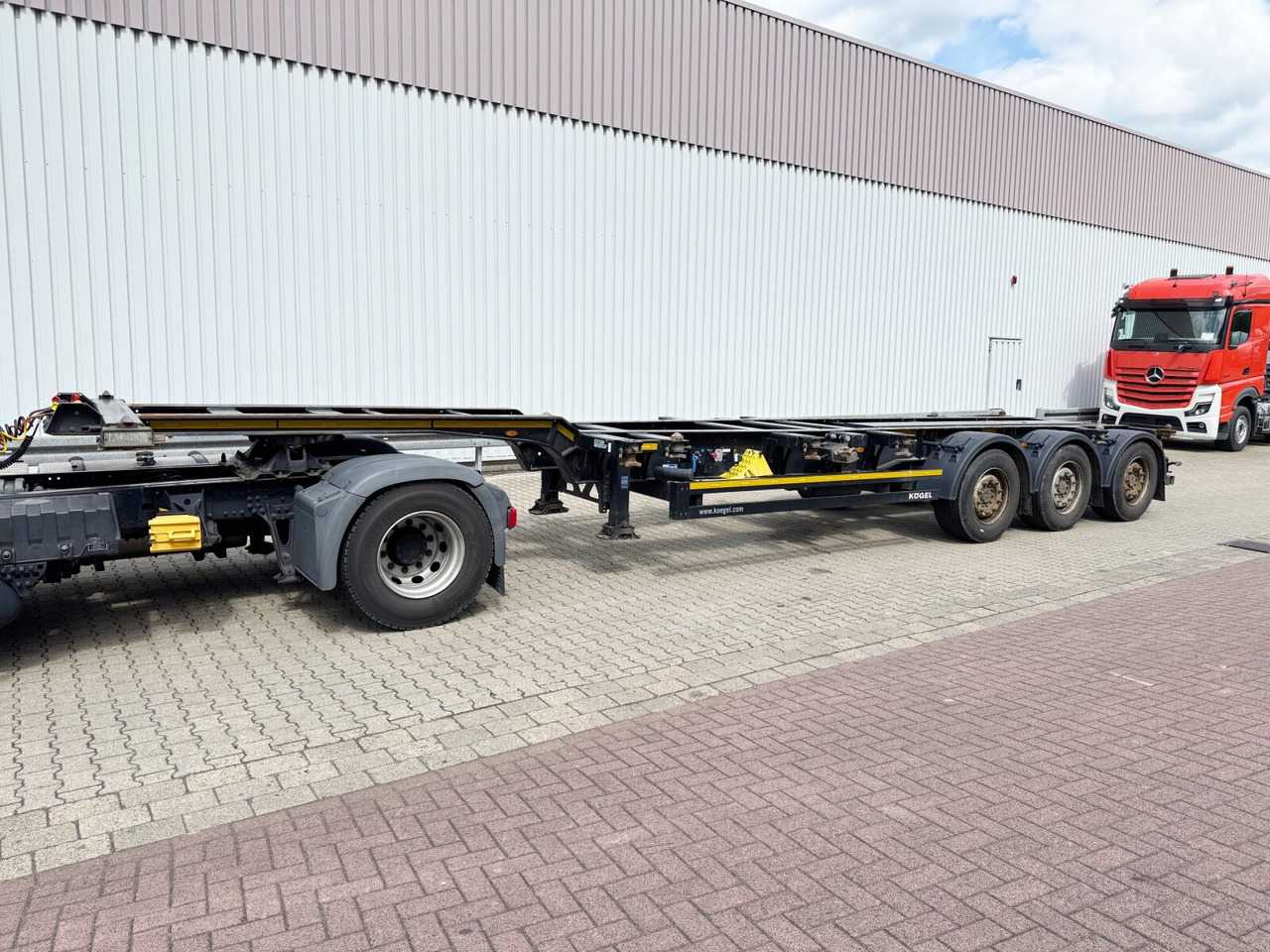 Kögel Port 45 Simplex Container-Chassis Port 45 Simplex, Container-Chassis, 20/2x20/30/40/45 Fuß, ausziehbar - Semi-trailer: picture 1 Kögel Port 45 Simplex Container-Chassis Port 45 Simplex, Container-Chassis, 20/2x20/30/40/45 Fuß, ausziehbar - Semi-trailer: picture 1