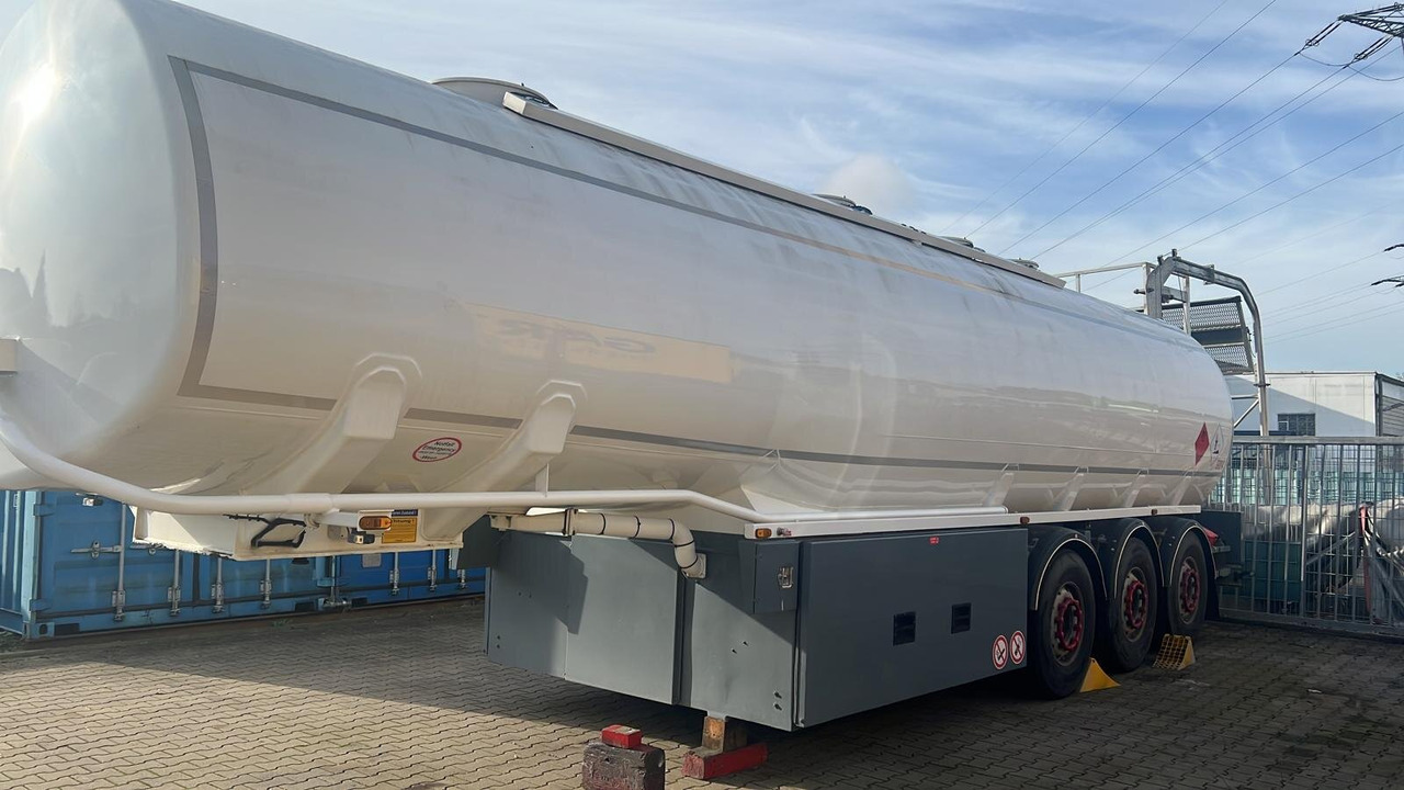 TAL-A-ZE 44,0 TAL-A-ZE 44,0, 43.500l, 4 Kammern, Untenbefüllung - Tank semi-trailer: picture 4 TAL-A-ZE 44,0 TAL-A-ZE 44,0, 43.500l, 4 Kammern, Untenbefüllung - Tank semi-trailer: picture 4
