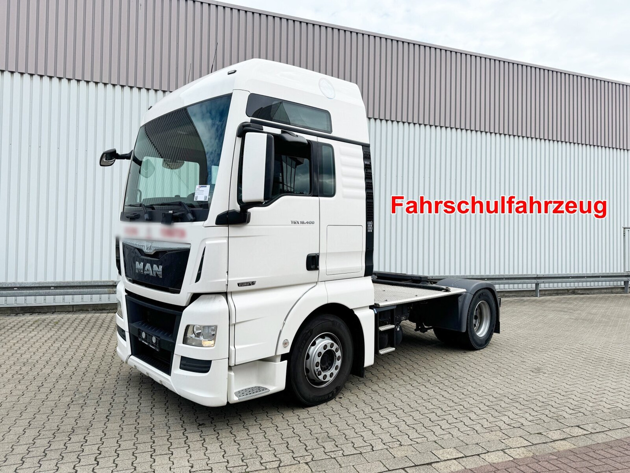 MAN TGX 18.400 4X2 BLS TGX 18.400 4X2 BLS, Fahrschule, 5 Sitzer - Tractor unit: picture 1 MAN TGX 18.400 4X2 BLS TGX 18.400 4X2 BLS, Fahrschule, 5 Sitzer - Tractor unit: picture 1